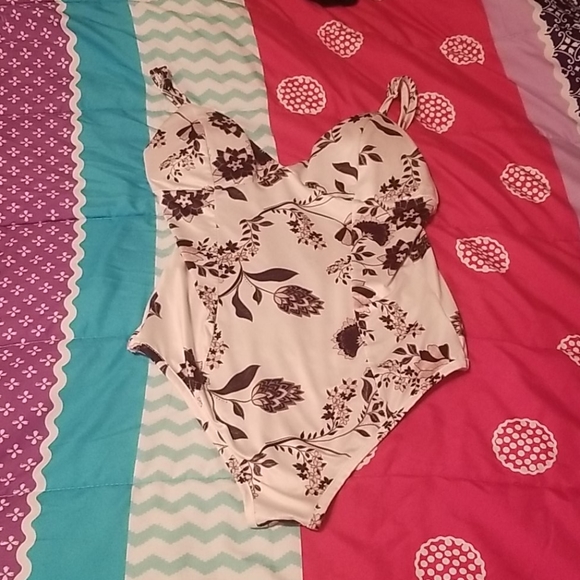 NOT SURE OF BRAND Other - Beautiful Body suit white and black with flowers!